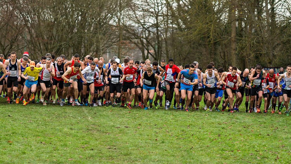 Les coureurs du cross de Cergy qui s'élancent