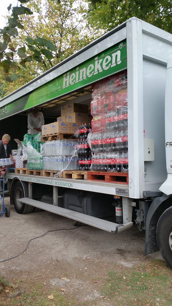 Camion contenant les boissons pour les coureurs